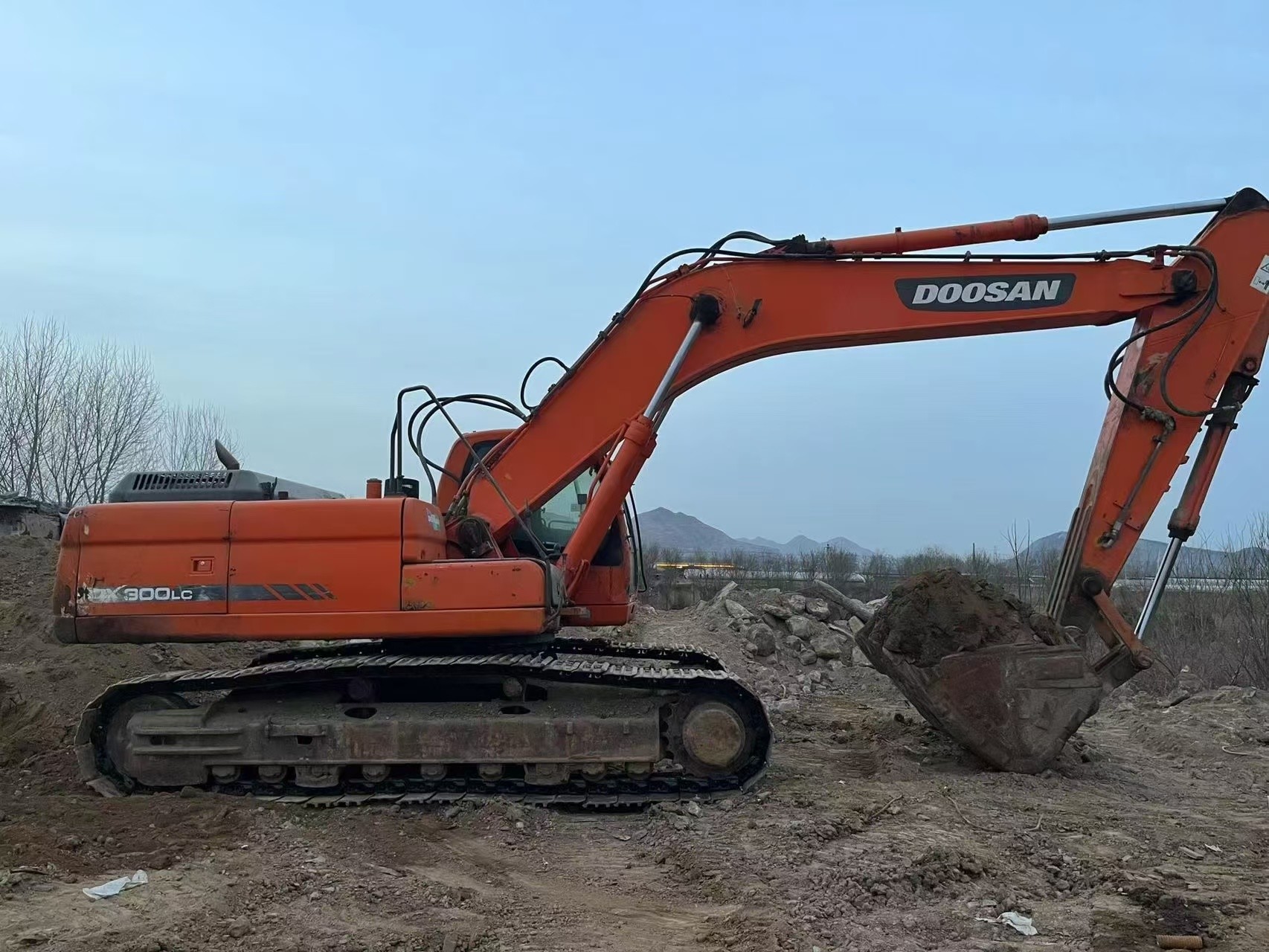 Very good Second hand Doosan DX300 excavator for export from China