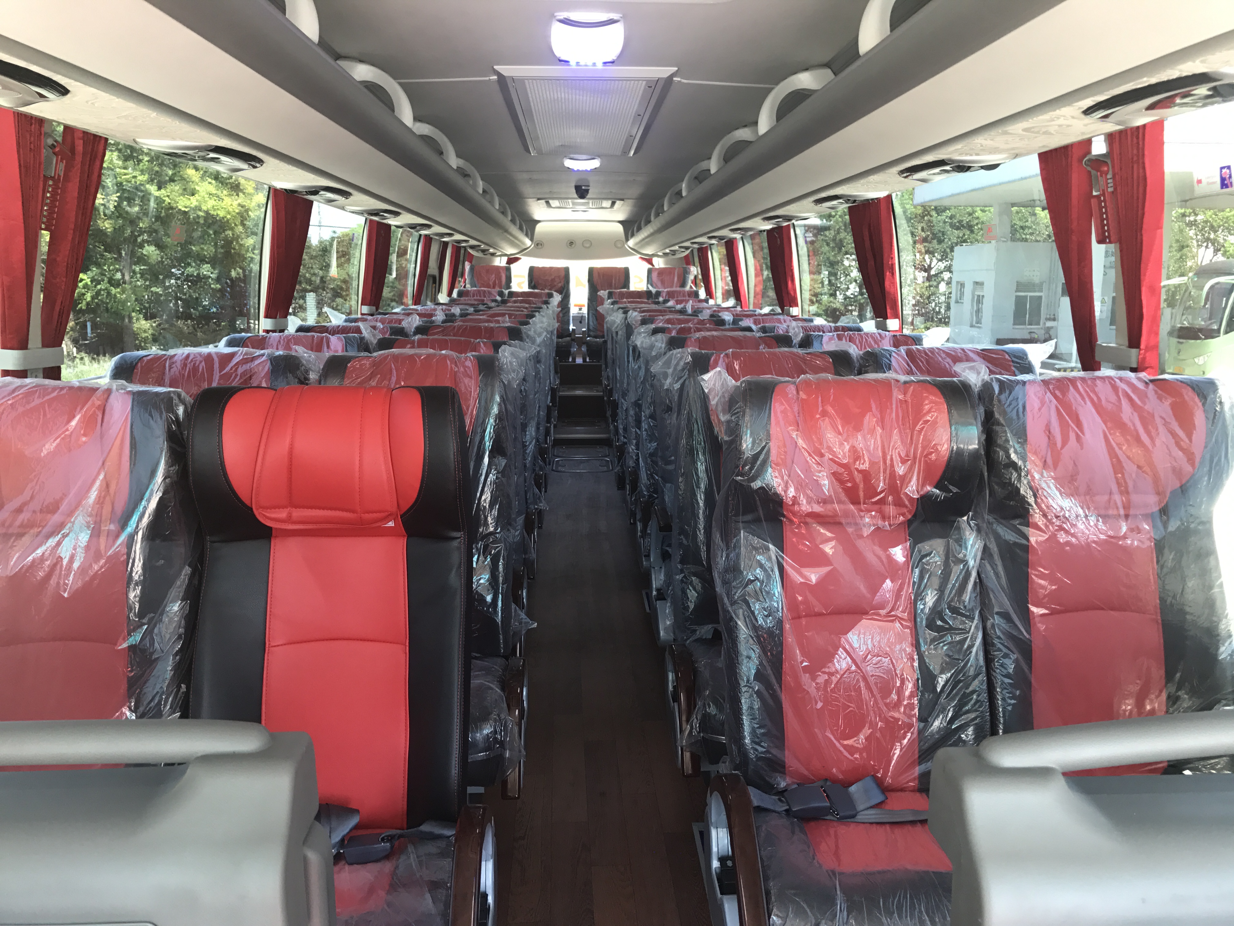 50 Seats RHD Tourist Used Bus Diesel Coach Bus ZF 6S1650B Transmission