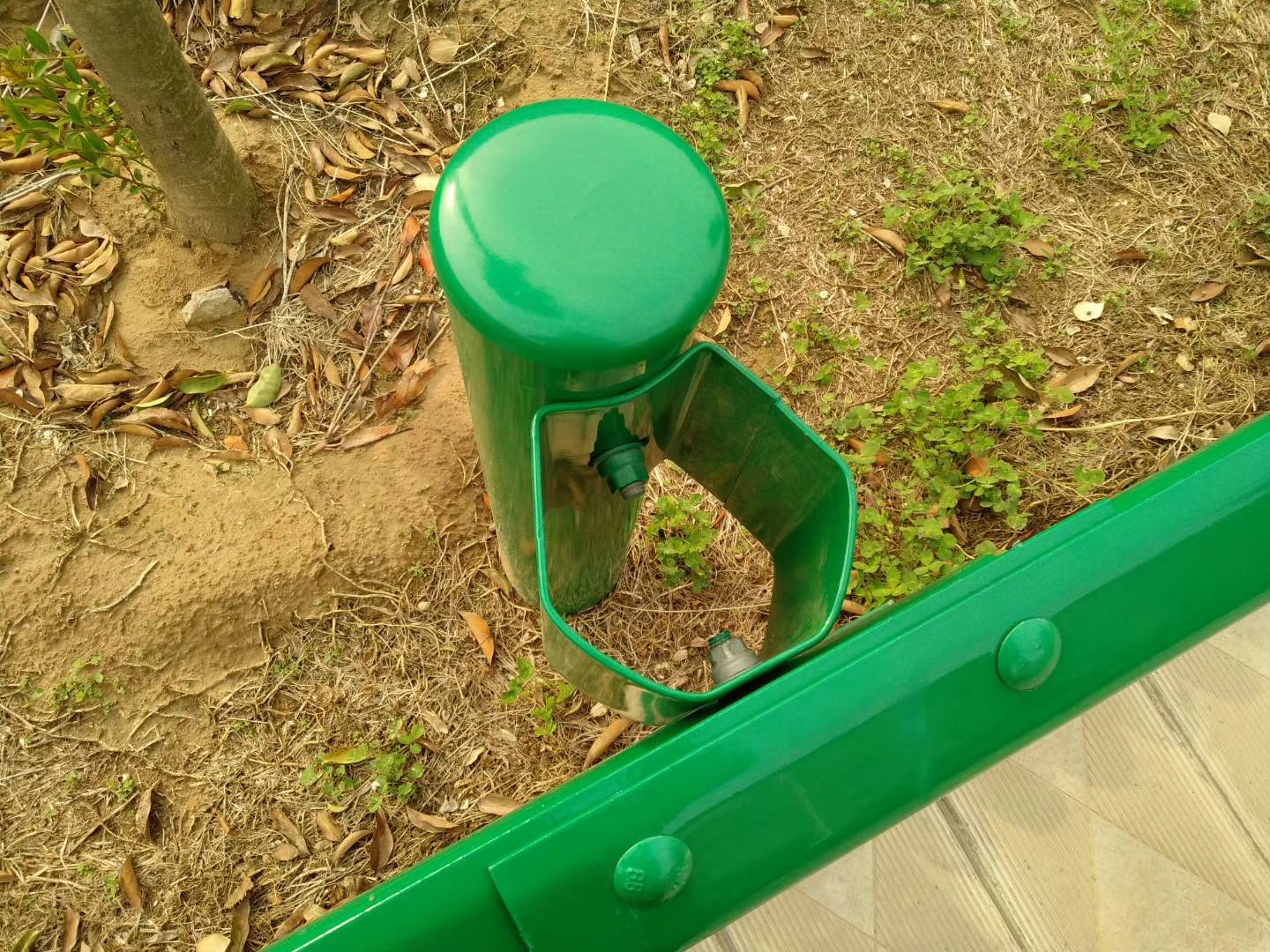 Straight Barrier Galvanized Steel Round Post for Traffic Security and Protection