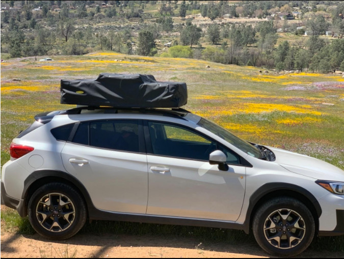 4x4 Rainproof Fabric Aluminum Travel Camping Suv Car Soft Shell Rooftop Roof Top Tent with Skylight