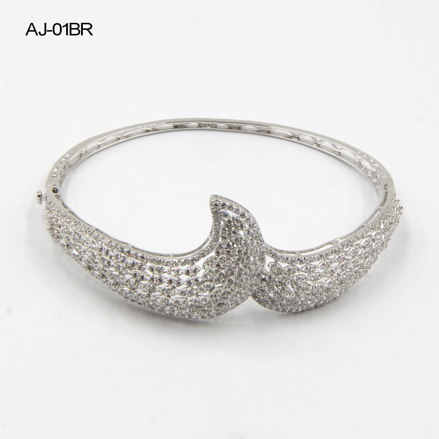 Mading Round Cut Pendant Necklaces with Advanced Technology Cihnese Fashion Pendant with Rolo chain