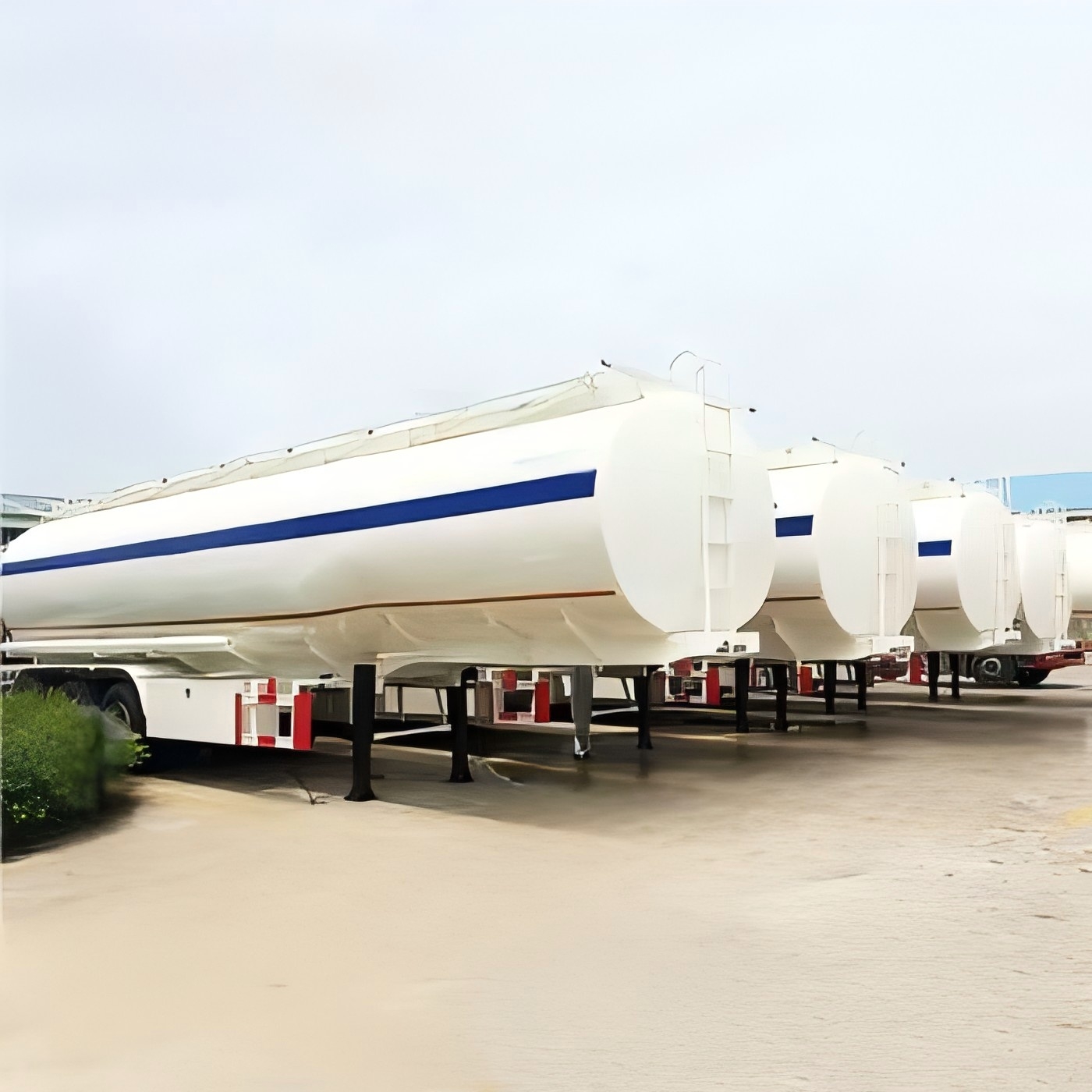 CIMC 3 Axle 30000L/40000L/50000L /60000L Carbon /Stainless Steel Oil/Fuel/Diesel/Gasoline/Water/Milk Tanker Truck Semi Trailer