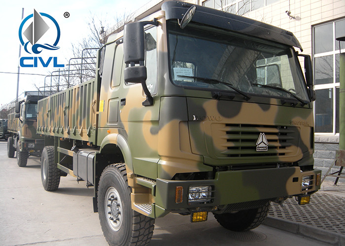 Military 4 X 4 Heavy Cargo Trucks All Wheel Drive With EURO III Emission Standard ArmyGreen Colour
