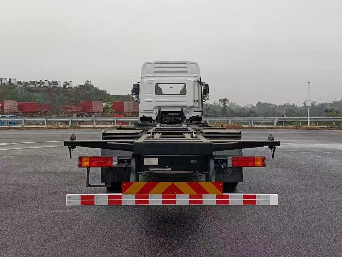 Shacman H3000 336Hp 6X4 4X2 Cargo Trucks Performance for Express Transportation Market