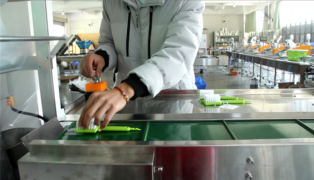 Hand Throw Belt Type Kitchen And Bathroom Furniture Hardware Accessories Packaging Machine