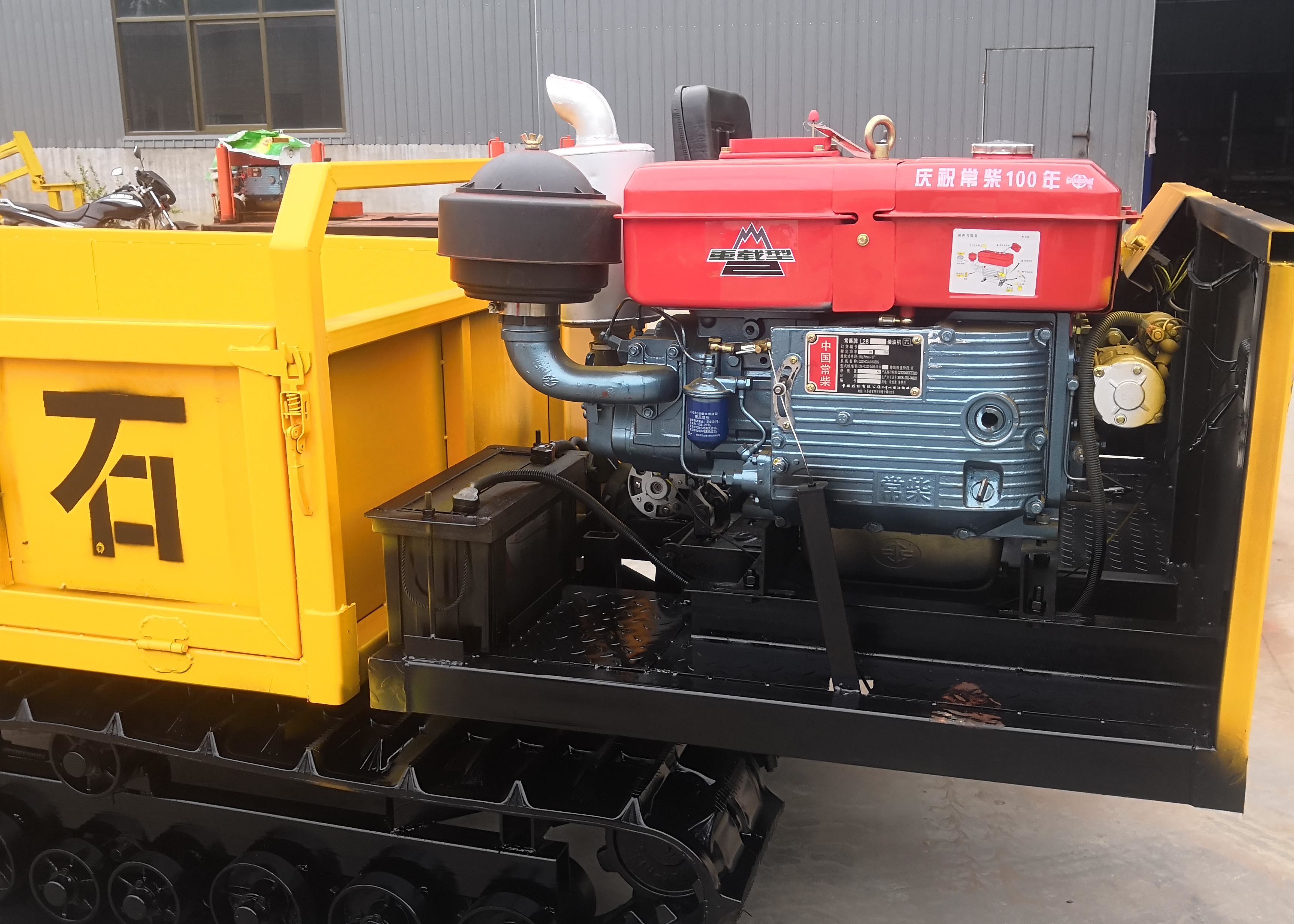 Simple Structure Track Transporter / Rubber Track Dumper With Low Fuel Consumption