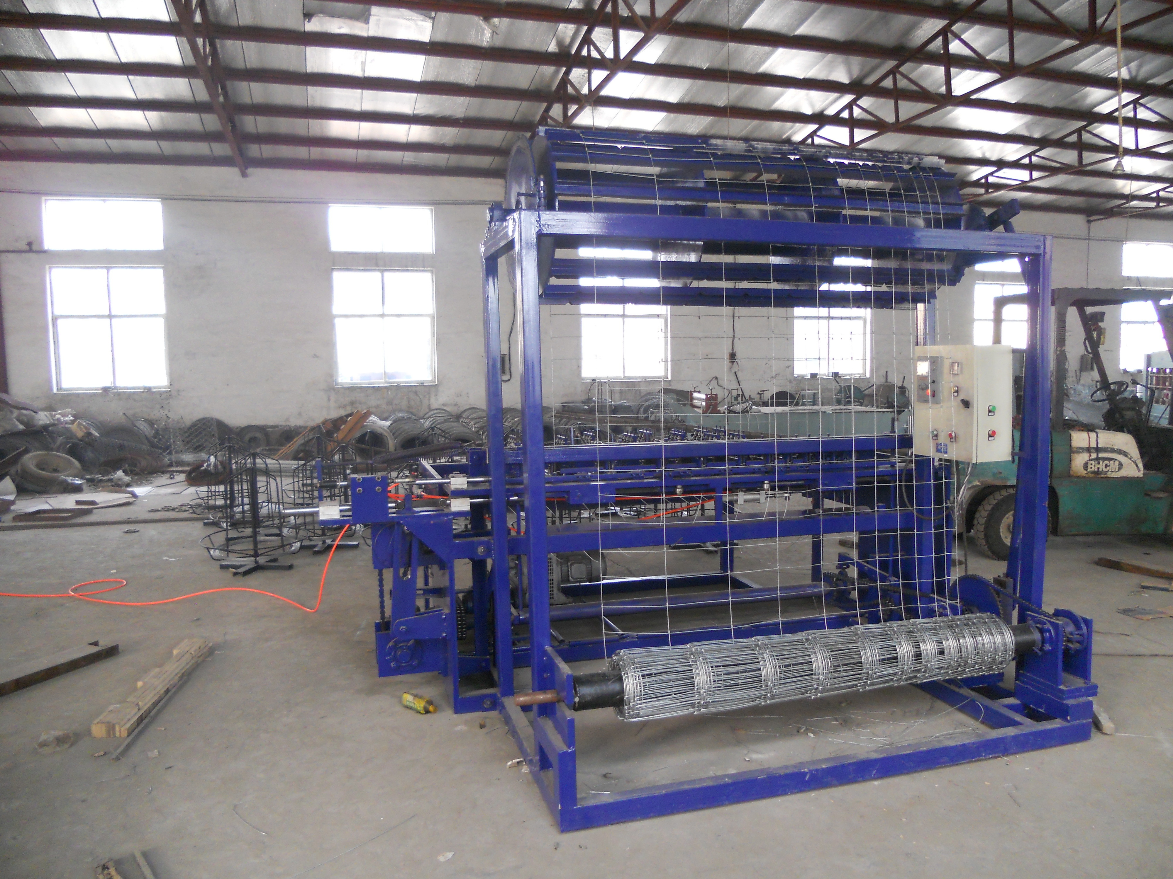 1.5-3.5mm Professional Grassland Fence Machine Color Customization Field Fence Machine