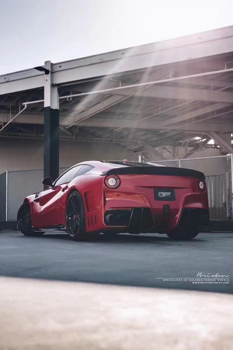 For Ferrari F12 Carbon Fiber Body Kit F12 Upgrades the SVR-style Front and Rear Bumper Spoilers With Hood Fenders