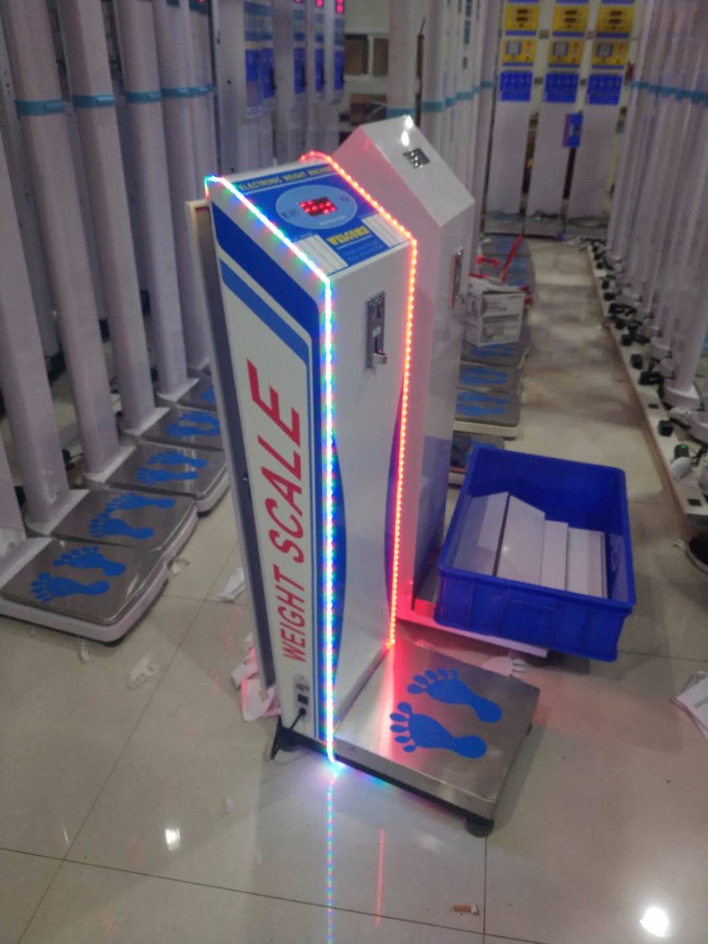 500kg Load Coin Operated Luggage Scales With Colorful LED Light And Spanish Language