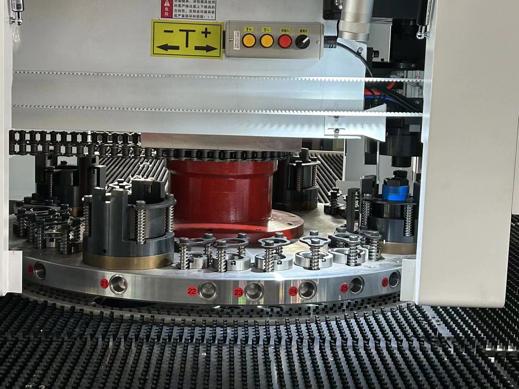 Sheet Metal CNC Turret Punching Machine 3000mm*1500mm Turret Punch Press Machine