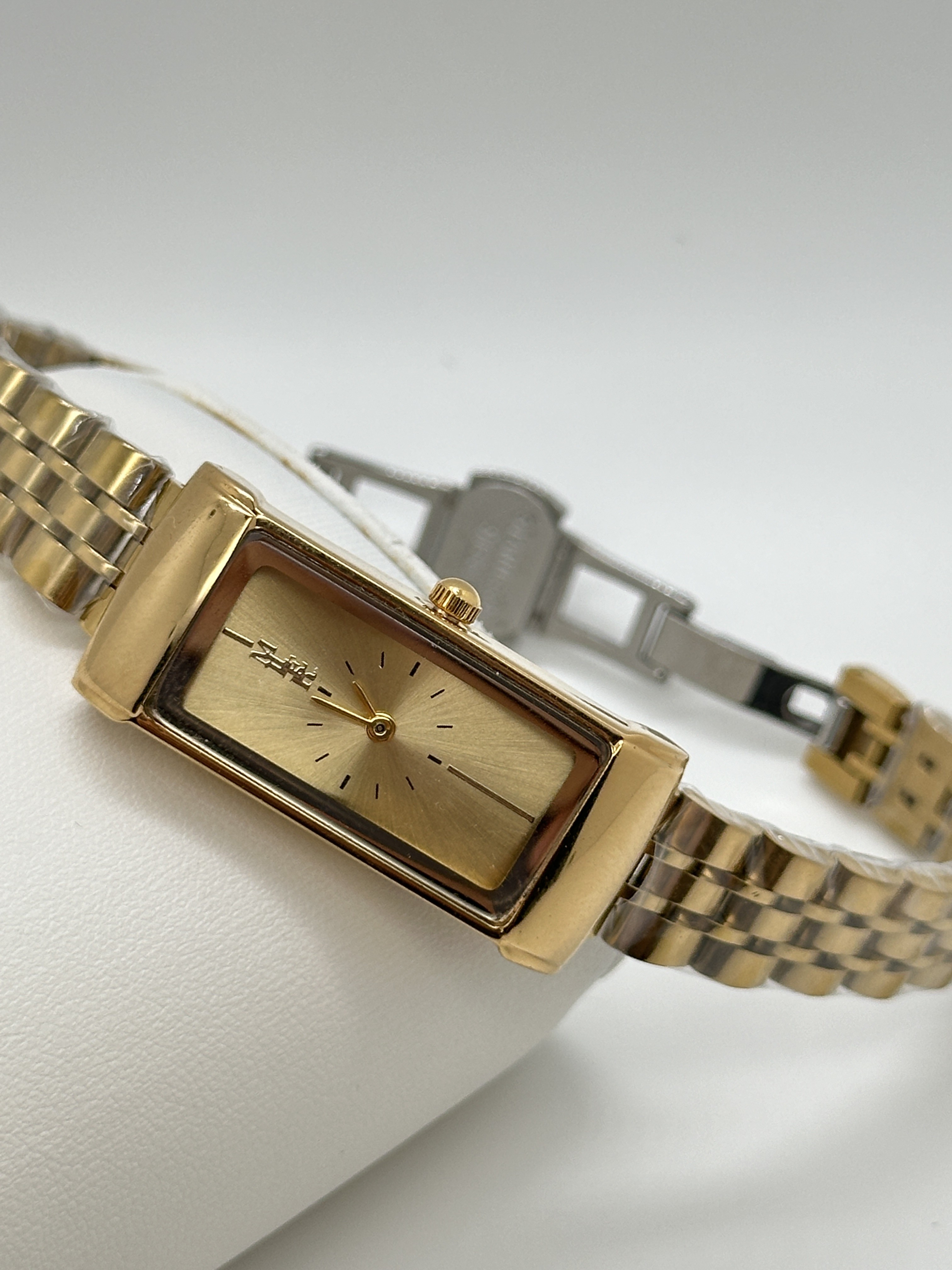 Analog Display Stainless Steel Strap Watch Mineral Dial Wrist Watch With Metal Strap