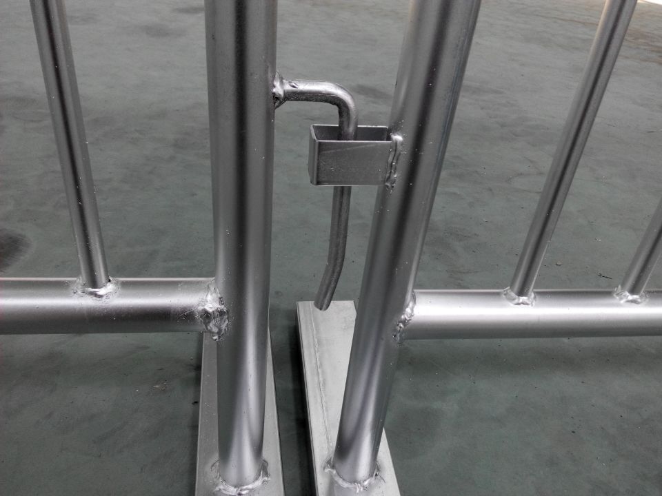 portable road barrier/road safety barrier/crowd control barriers