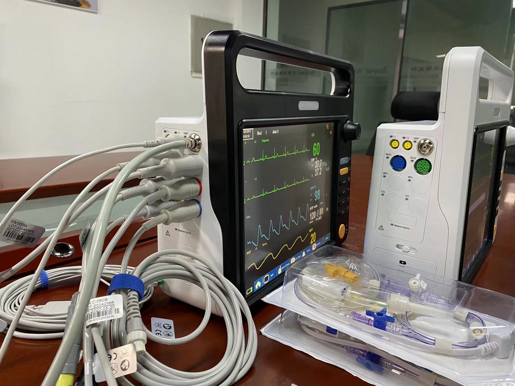 Multi Parameter Hospital Vital Signs Monitor For Ambulance ICU