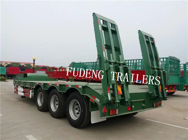3 Axle 60 Ton Gooseneck Low Bed Semi Trailer With Ladder For Construction Machinery Transportation