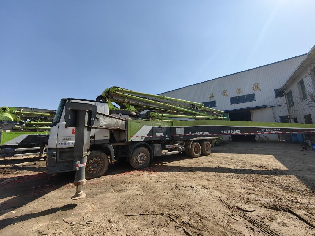 2018 Zoomlion 56m Concrete Pump Mercedes Benz Chassis Heavy Machinery