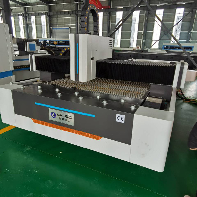 2000W Raycus CNC Laser Cutting Machines Fiber Laser Cutter Price For Sheet Metal IP54
