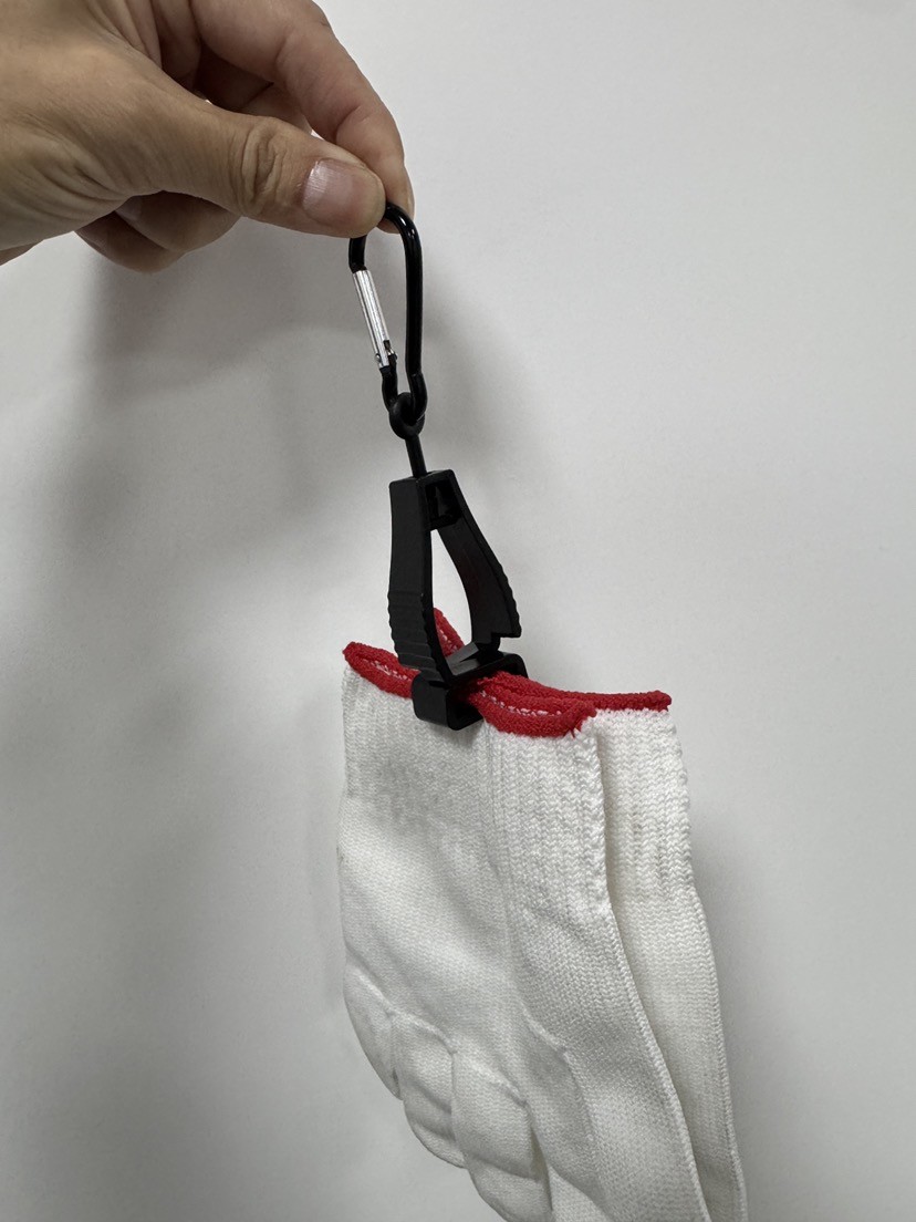 Custom POM Plastic Aluminum Alloy Safety Work Gloves Anti Lost Non Slip Hook Fixing Holder Clips