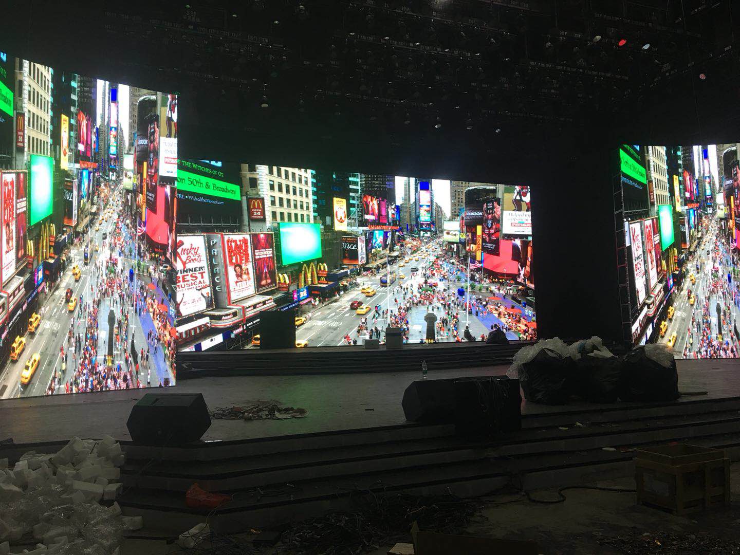 Virtual Events Led Display P1.9 2.6 3.9 Angle Lock Led Screen For Stage Background Events