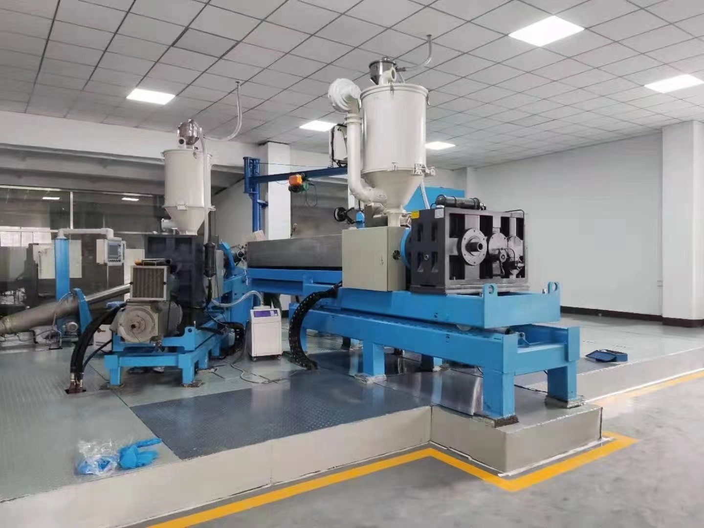 35kv CCV Lines 150+90+65 XLPE Extruder Machine For Power Cable 240 / 300 / 630 Square Mm