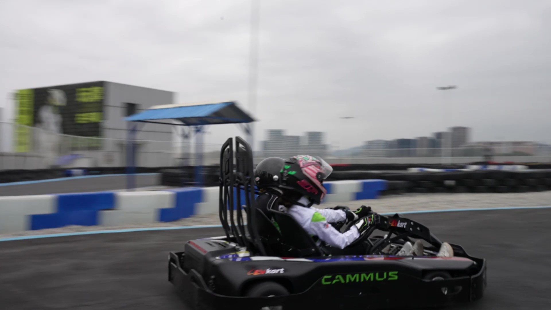 Double Seat Remote Control Fast Track Go Karts Battery Powered 48V 30Ah