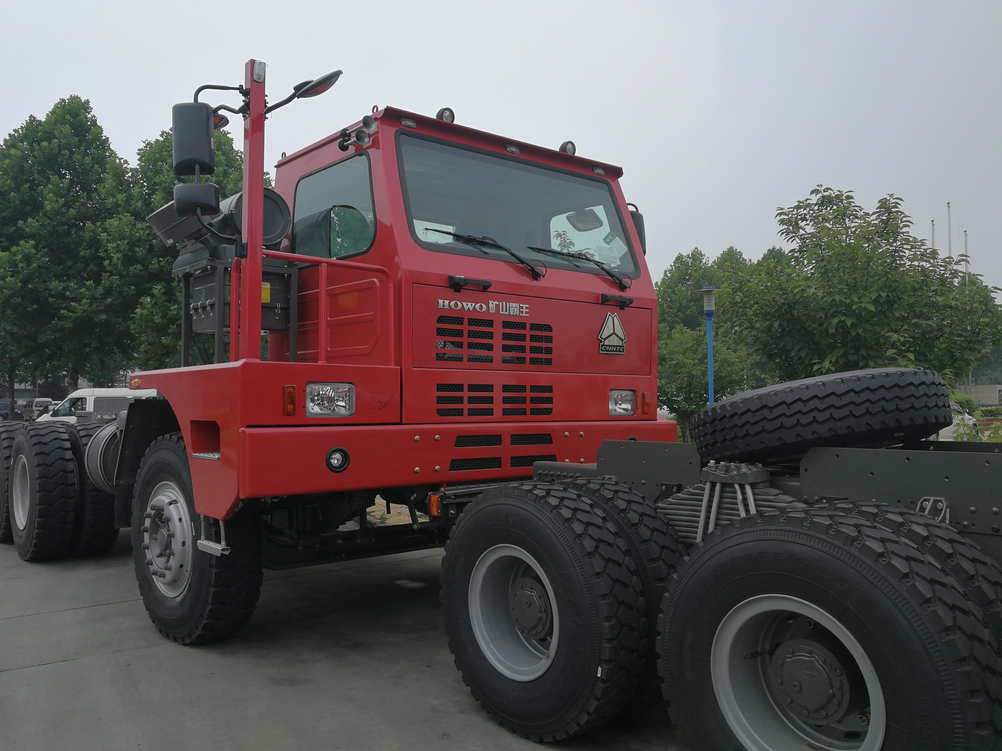 336hp Red Left Hand Drive Dump Truck 6x4 Sinotruk Howo7 Brand URO II Emission