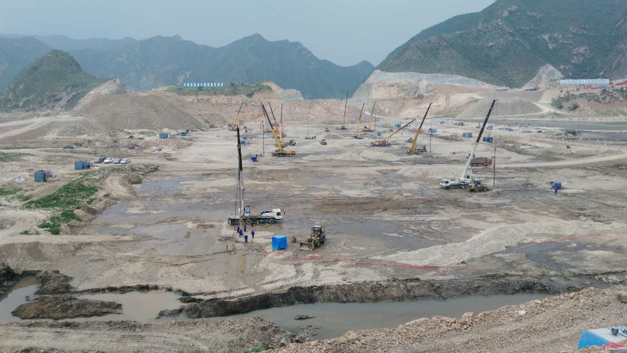Better Ground Vibroflot Drive Pile Machine 180 KW Silty Clay Soil Improvement