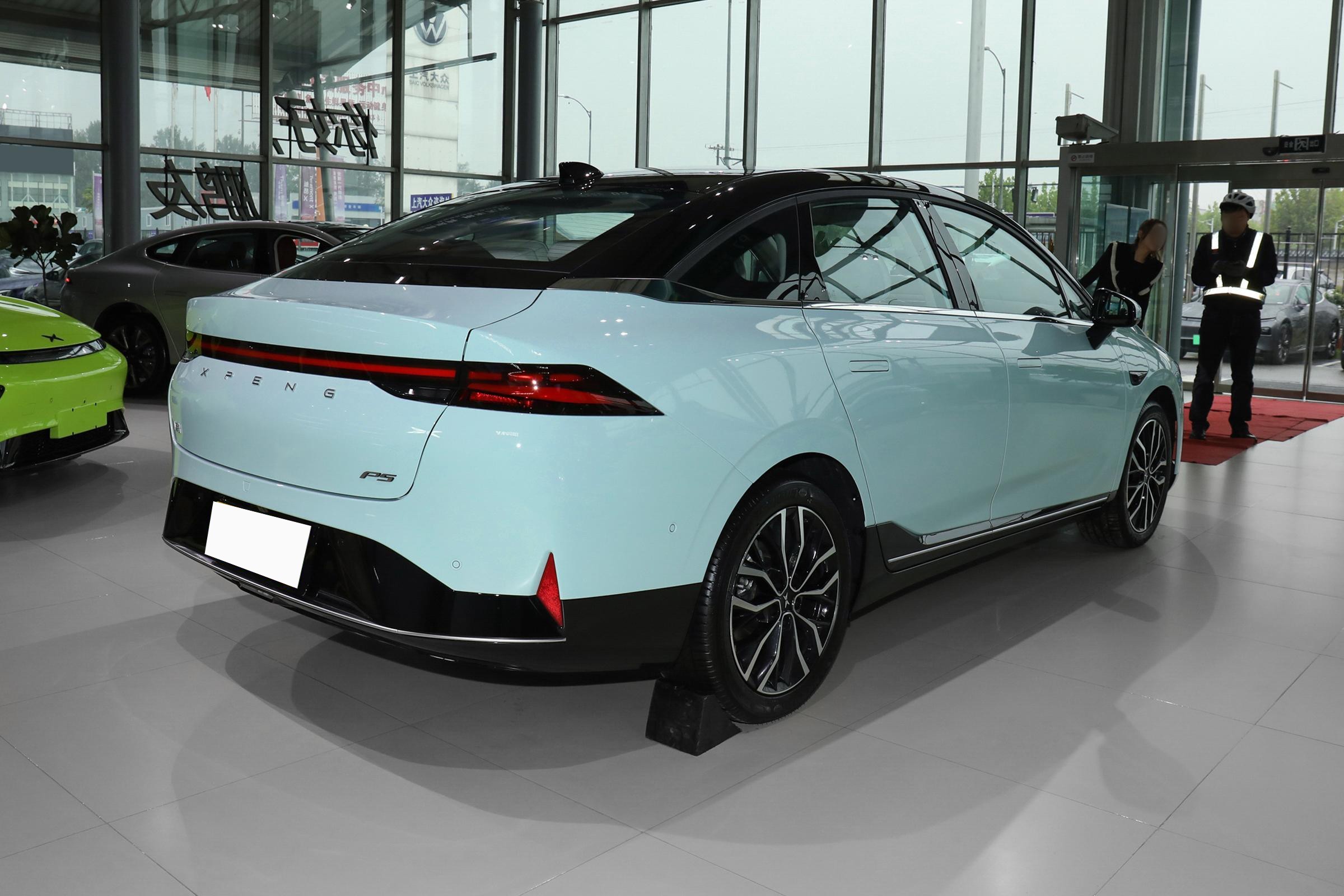 4 Door Xpeng P5 Electric Vehicle SUV 450KM New Energy 5 Seats 155kW