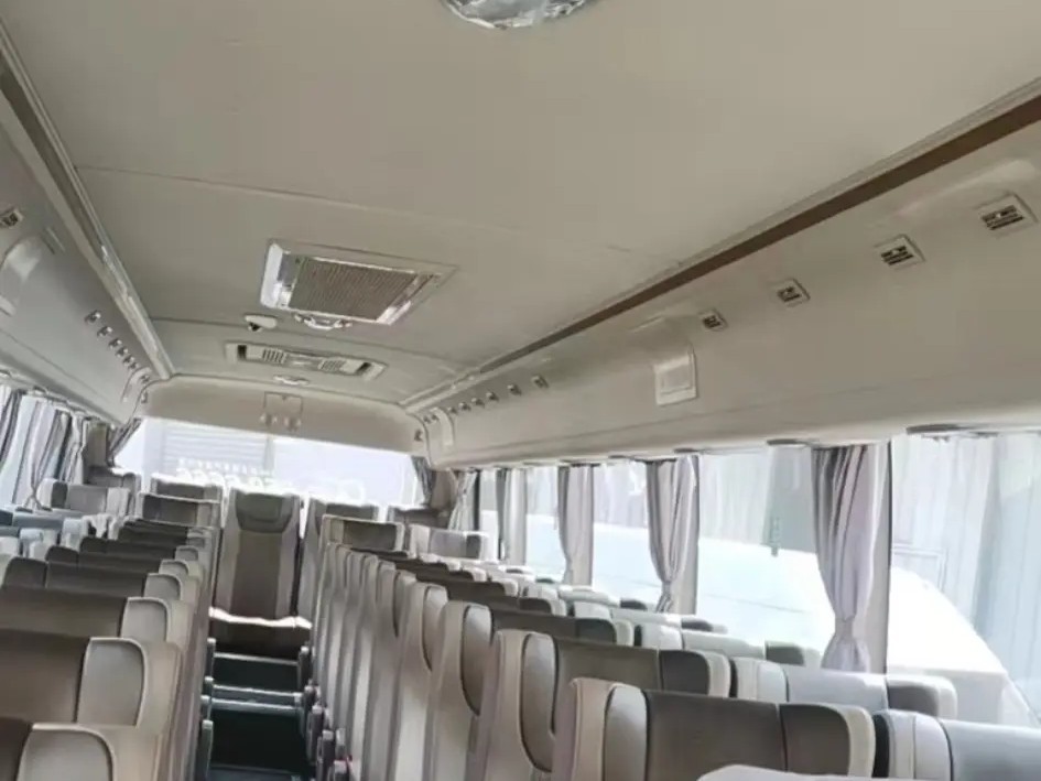 2nd Hand Coach 48 Seats 11 Meters Middle Passenger Door Rear Engine 280hp Leaf Spring Uesd Yutong Bus ZK6116