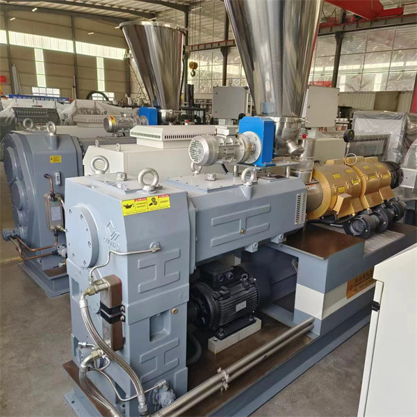 Low Noise Twin Screw Extruder Plastic Pipe Moulding Machine 1 Year Warranty