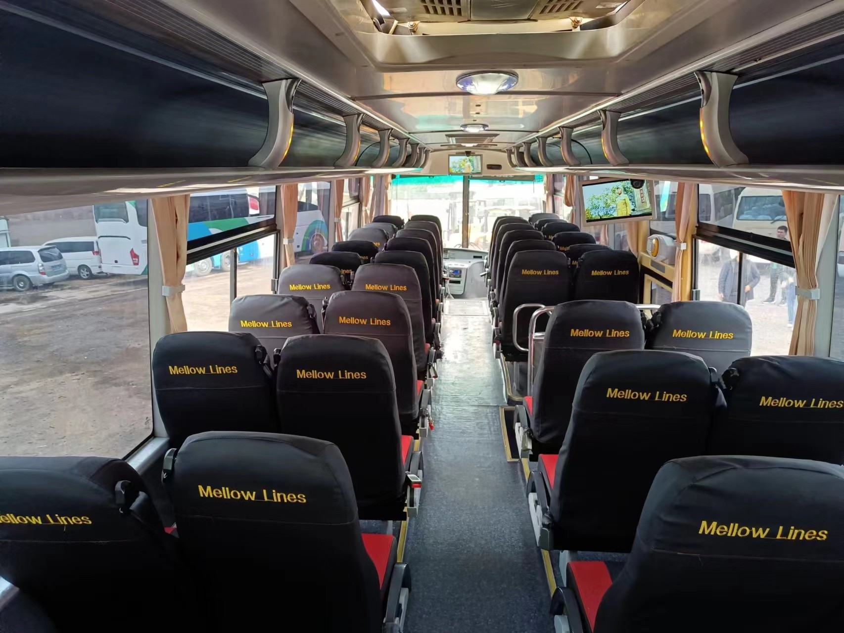 12 Meters Long 55 Seats Used Coach Bus Yutong ZK 6127 Two Windshields LHD / RHD