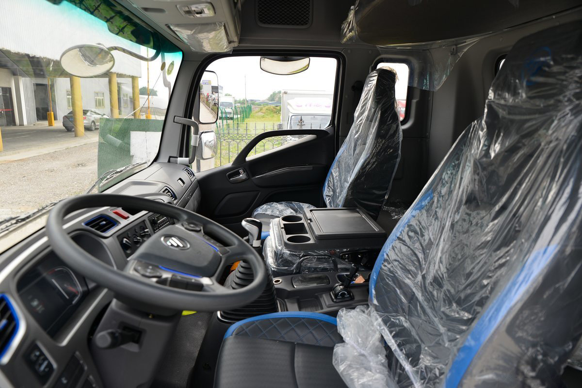 Foton BJ5186 245HP 4X2 Single Axle 6.6m Double Door White Cargo Box Refrigerated Van