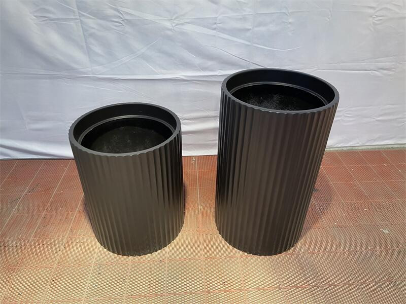 Garden Fiberglass Flower Pots Resin Planter In Black White Color