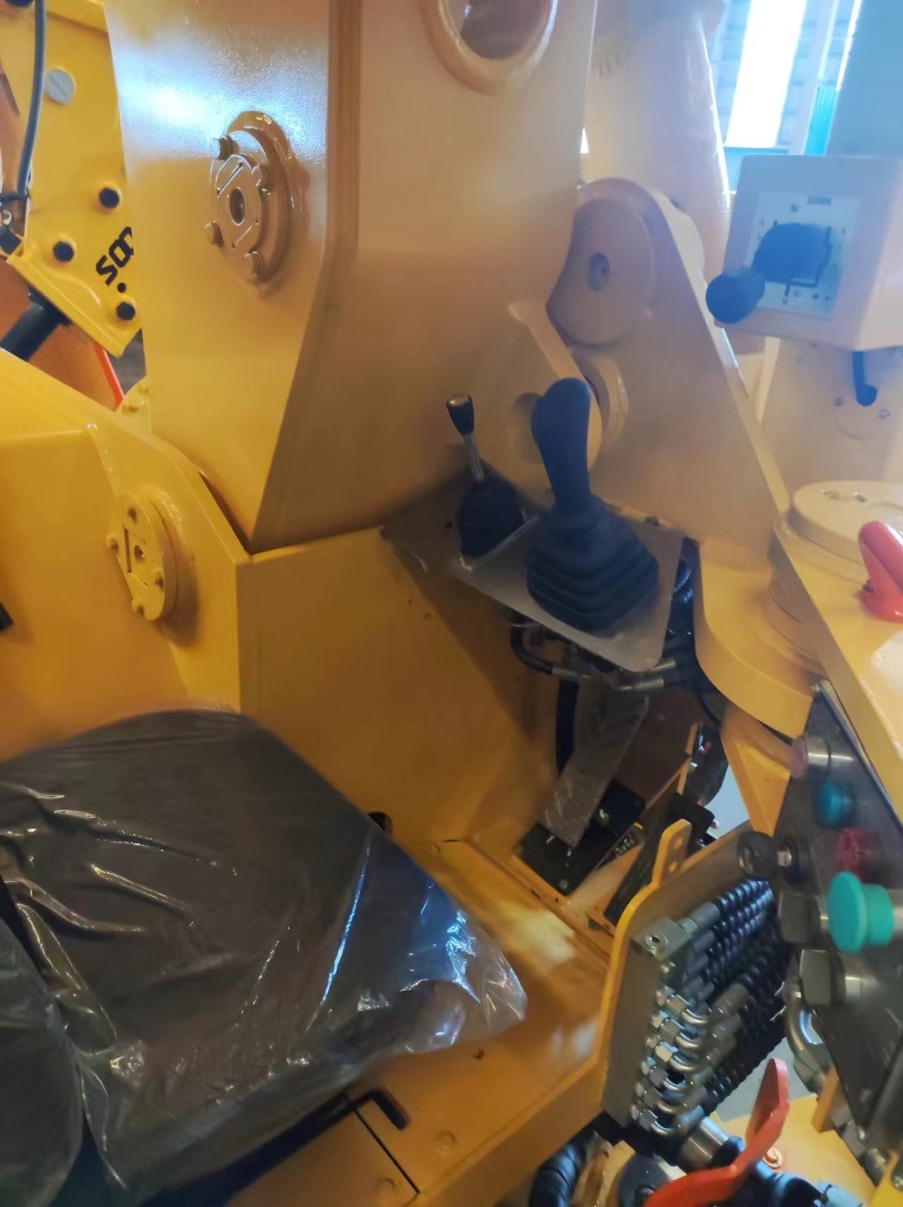 Hot Sale Underground Loader 2 M³ DEUTZ Engine DERUI Brand Supporting OEM Logo Design