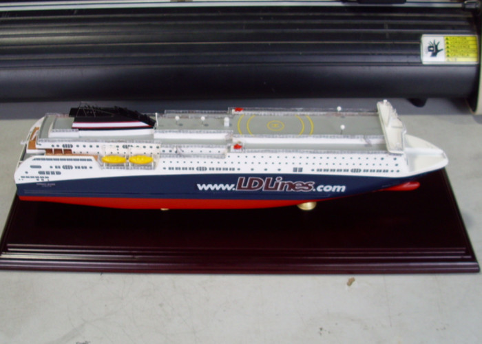 Ld Lines Cruise Container Ship Models With Acrylic Material Pedestal Material