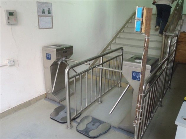 RFID Ticketing System Vertical Automatic Stainless Steel Tripod Turnstile for Tourist
