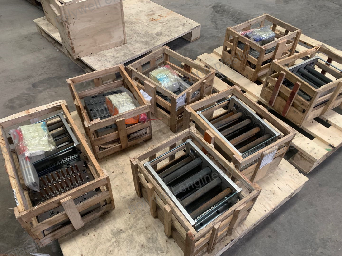 PA66 Thermal Break Plastic Moulding Dies For Plastic Extruder Machine