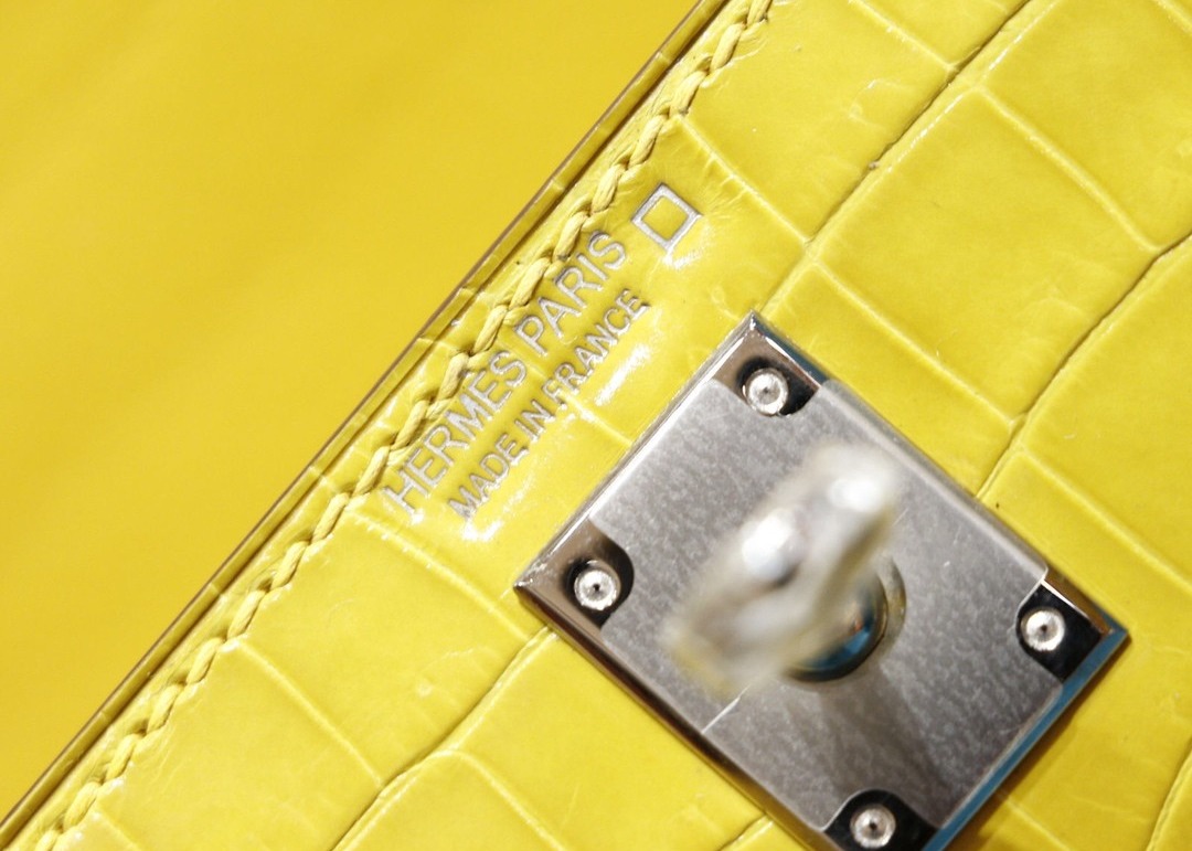 Womens Handhold Yellow 22cm Crocodile Skin Bag With Square Shape
