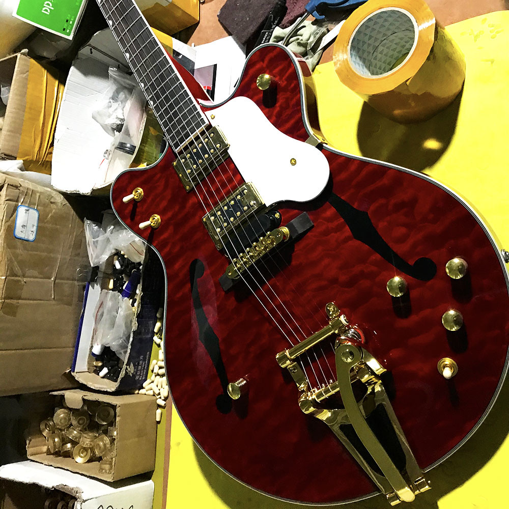 Custom Double F Hollow Body Jazz Eelectric Guitar with Golden Tremolo Quilted Flamed Maple Top Gret Style Guitar