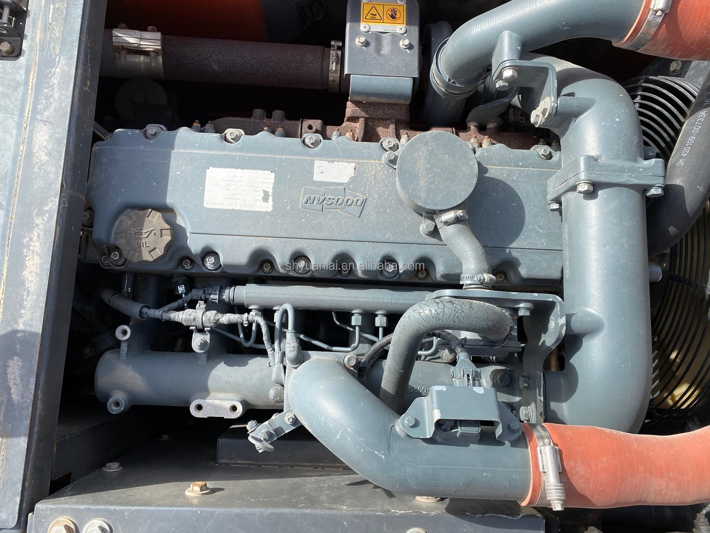 Doosan DH150 Excavator in Dubai 15000 KG Machine Weight Original Hydraulic Cylinder