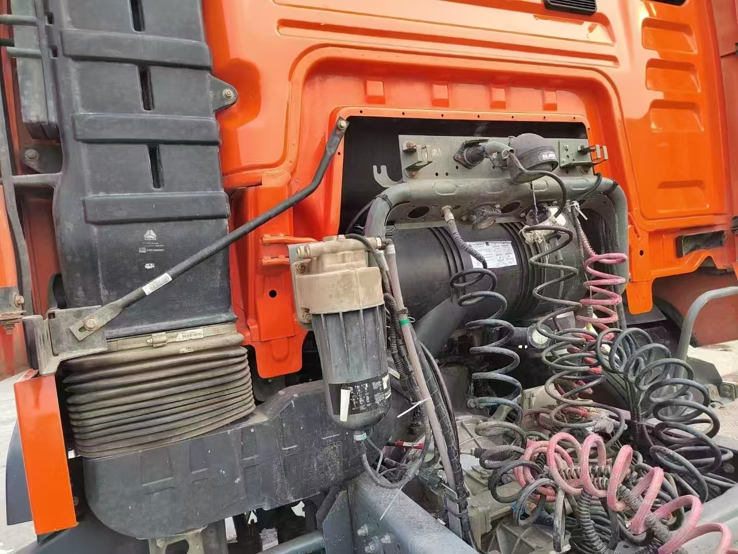 Sino Truck Howo MAN Engine 460hp 2021 Year 6×4 Drive Mode HowoTX Tractor Head High Roof With Sleeper