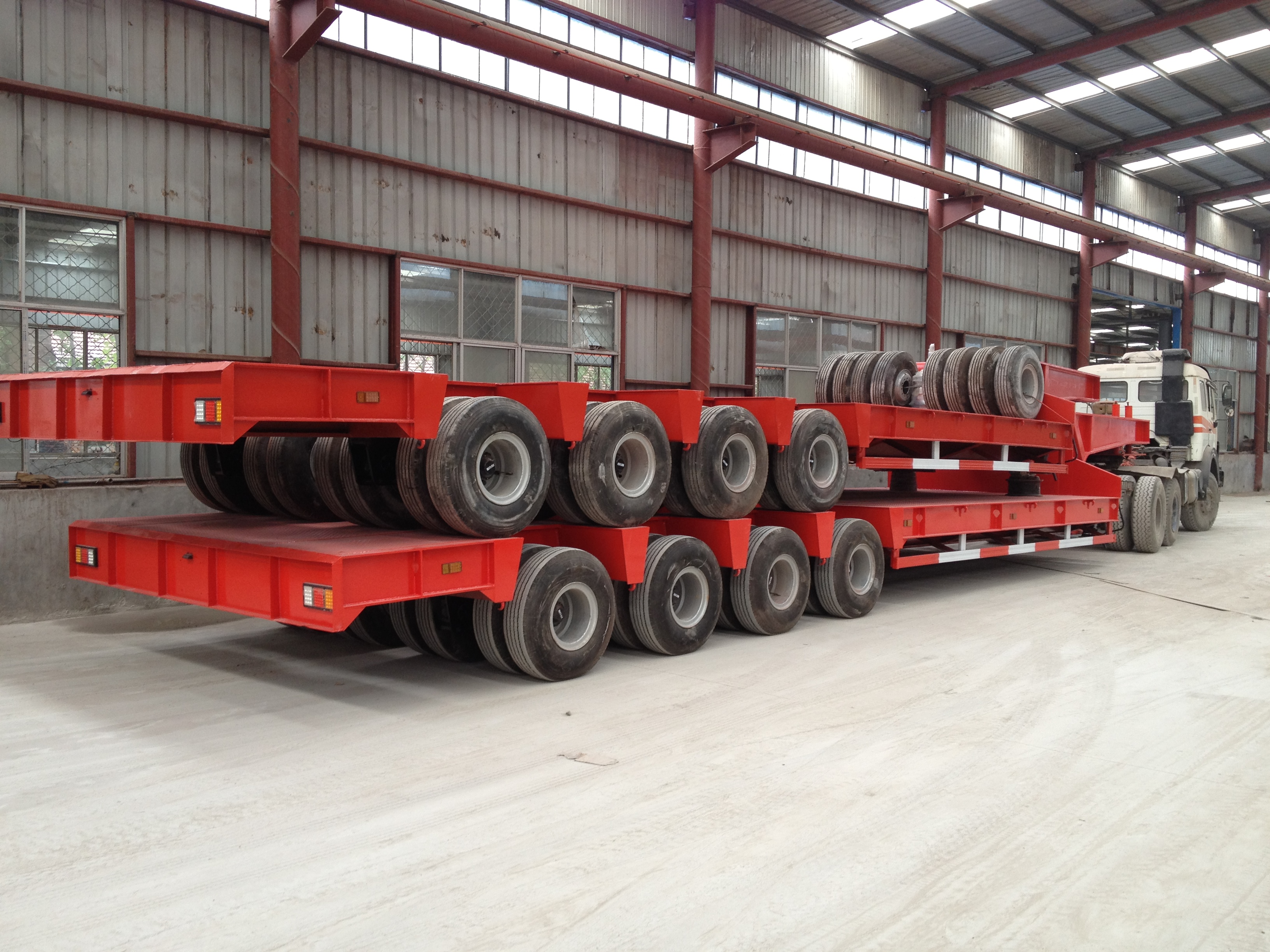 Lowbed Semi-Trailer for Heavy Road Equipment 4 Axles 12.5m 40 Feet Tire 245/70r19.5