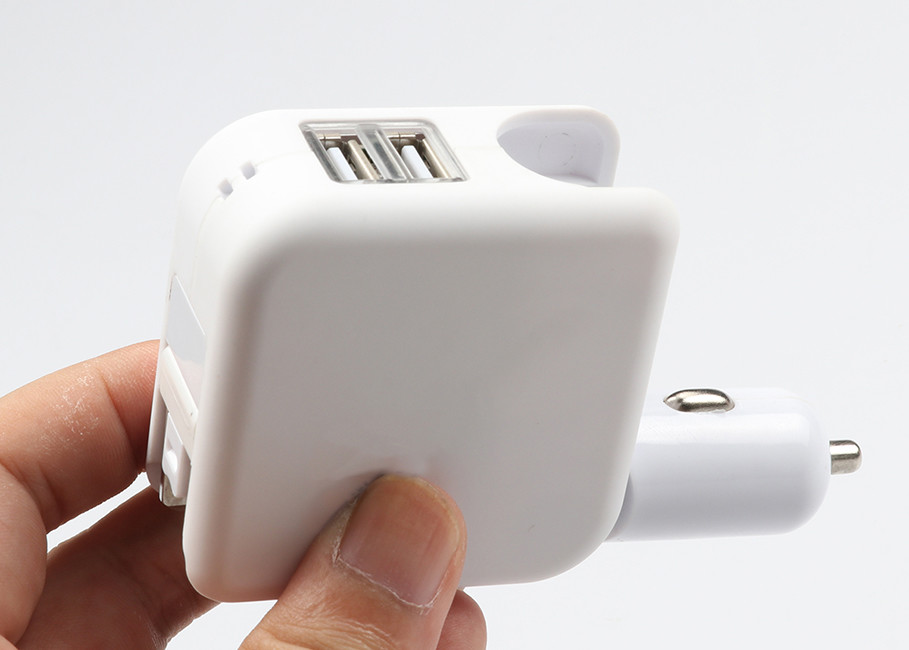 Custom Max 2.1A Universal Power Plug Adapter With Car Charger 58*58*30MM