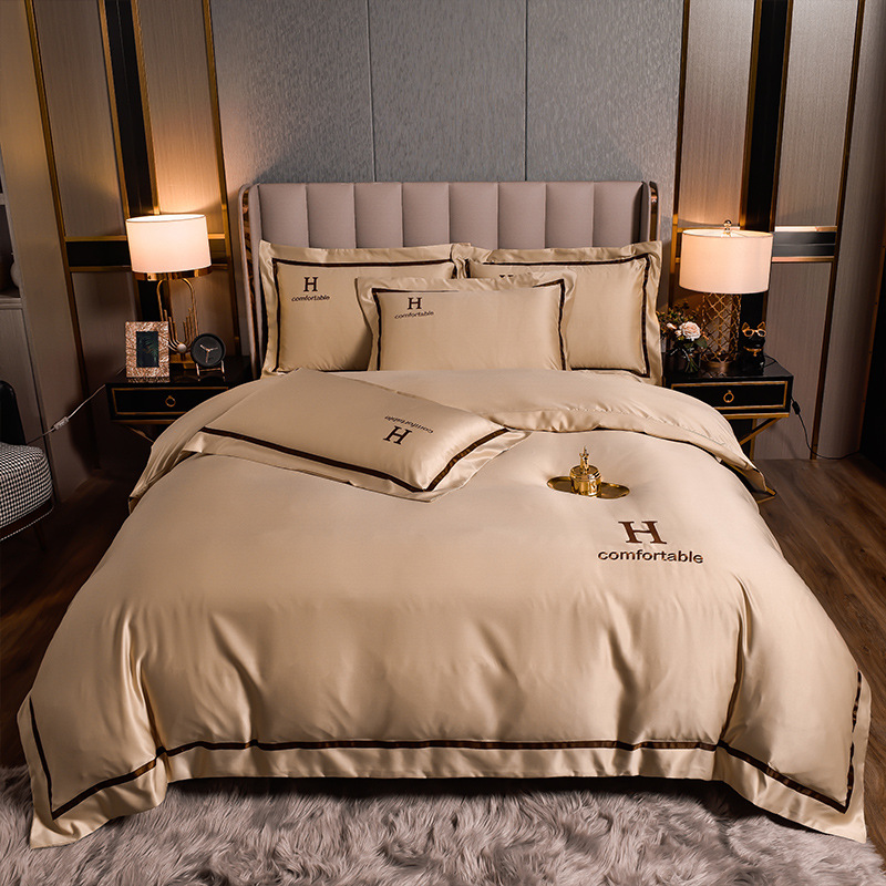 Luxury Embroidered Washing Silk Bedding Set with Polyester Material and Customized Logo