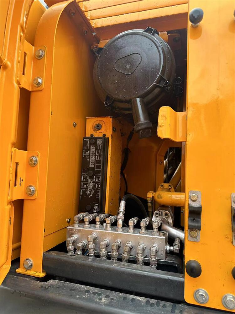 1.05m3 Bucket Capacity Original Korea Hyundai Used Crawler Excavator R220-9S in Shanghai