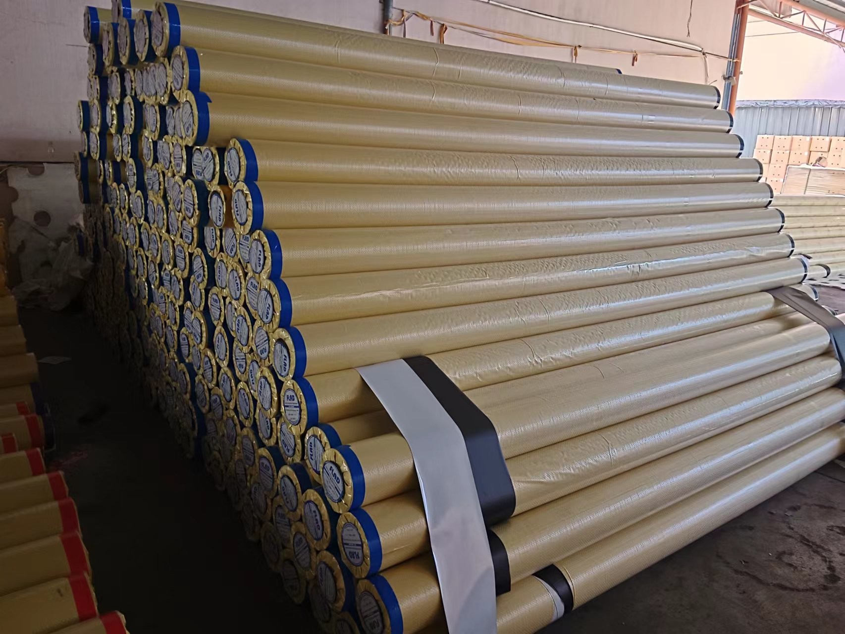 Hot / Cold Laminated Glossy / Matte Frontlit Flex Banner Roll Black Back Tarpaulin