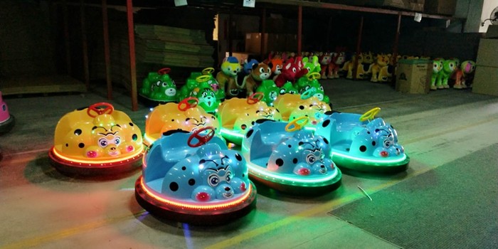 Plastic Material Battery Drift Animal Ride , Coin Operated UFO Bumper Cars
