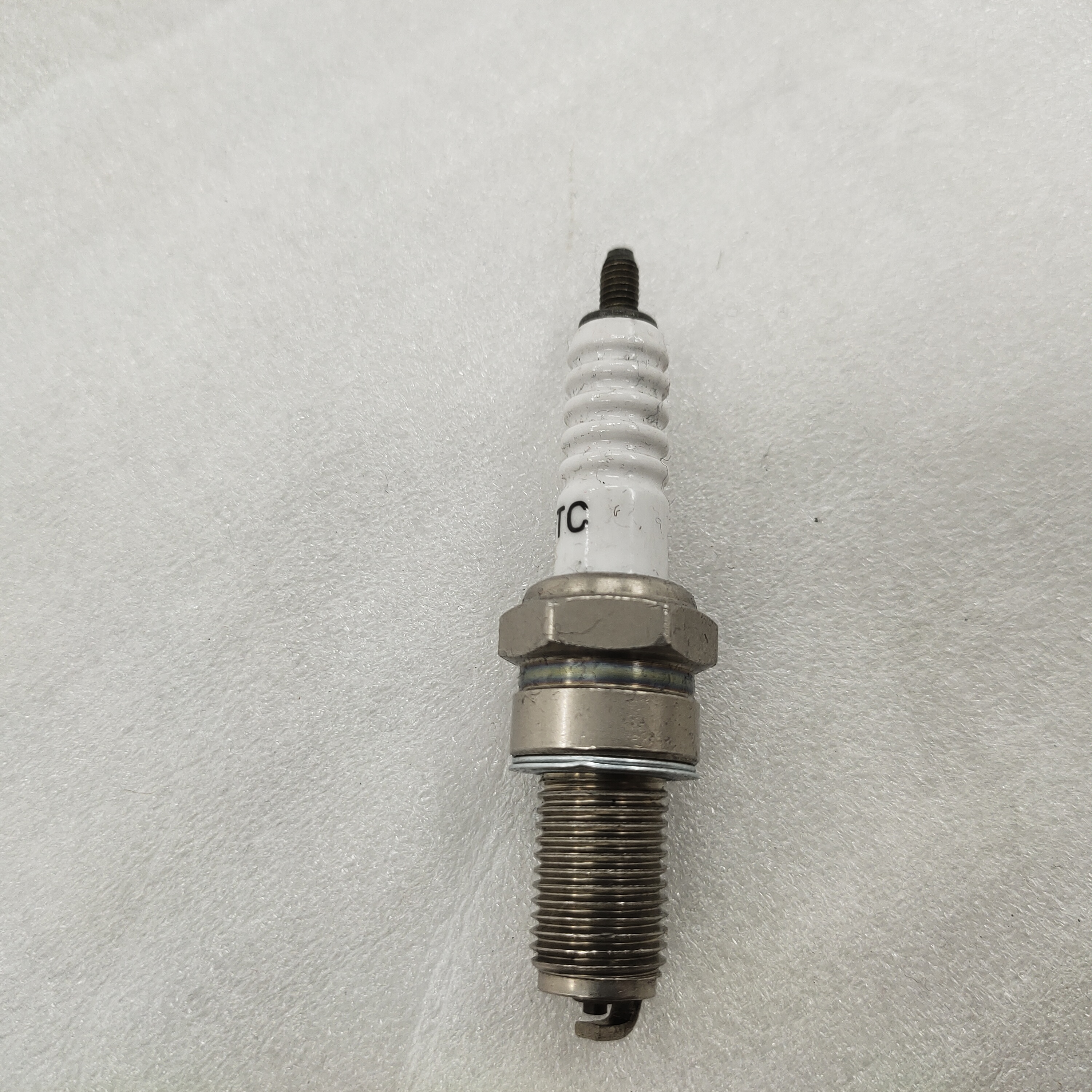 Tricycle Engine Spare Parts 250cc Water Cooled Engine Spark Plug for Better Efficiency