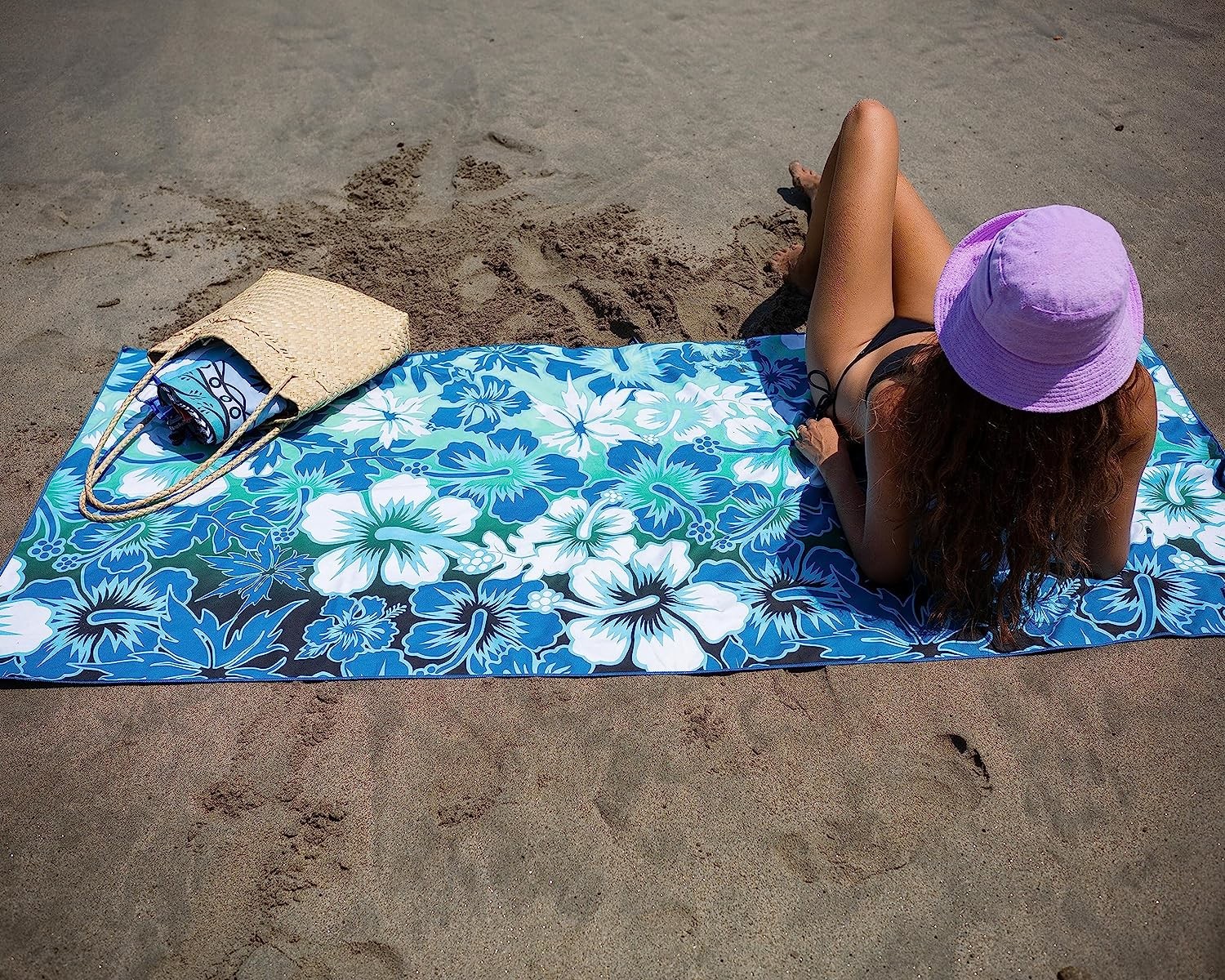 Custom Made Logo Private Label Digital Printing Sublimated Green Leaf Design Microfiber Printed Beach Towels
