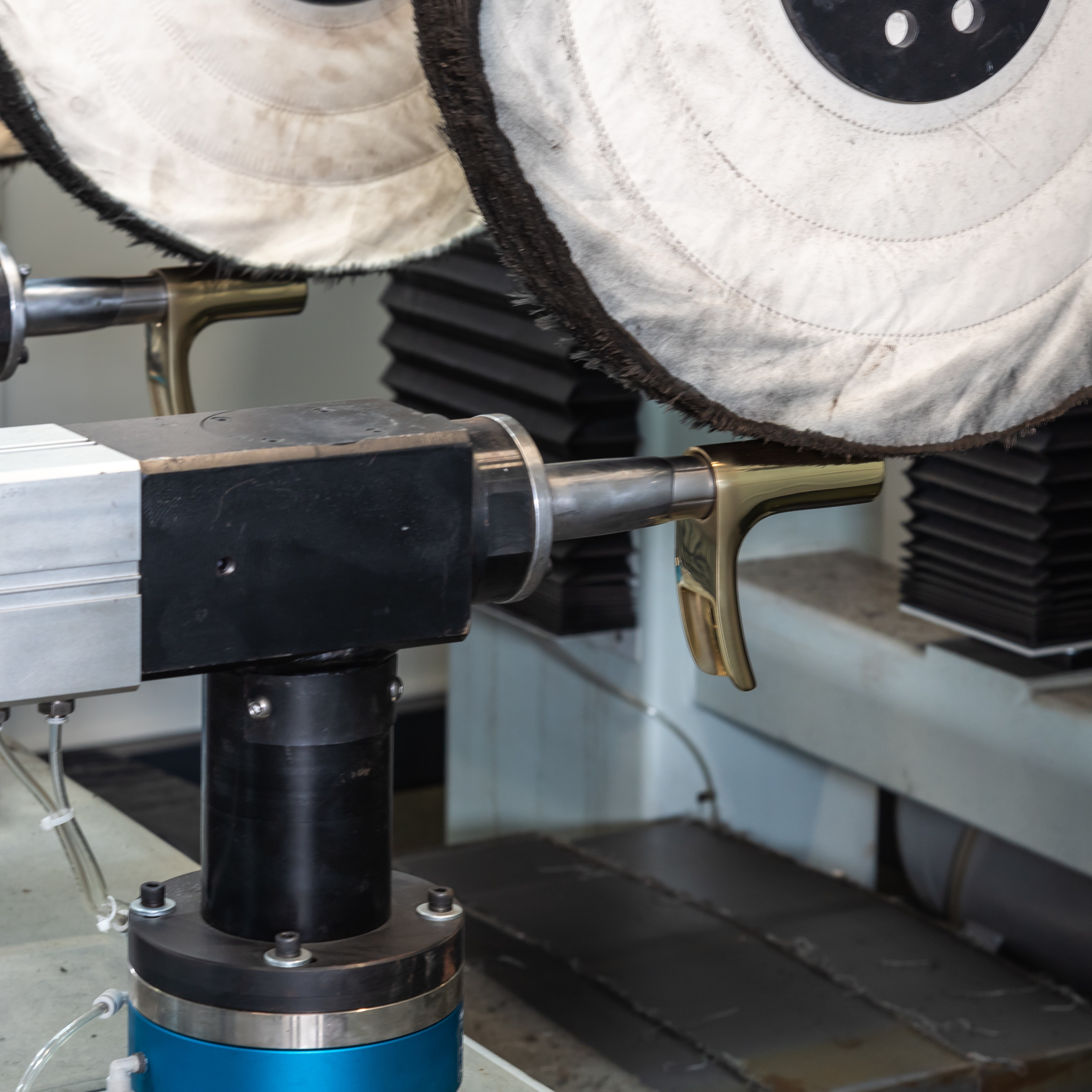 Easy To Operate Four Stations Automatic Polishing Machine For Complex Shape