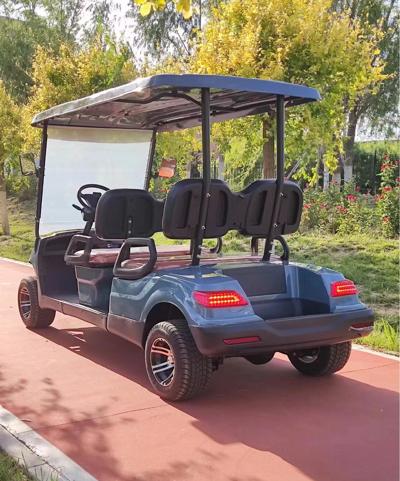 Enduring classics, this golf cart with four seats, powered by a high-efficiency motor, effortlessly tackles slopes. Its intelligent control system